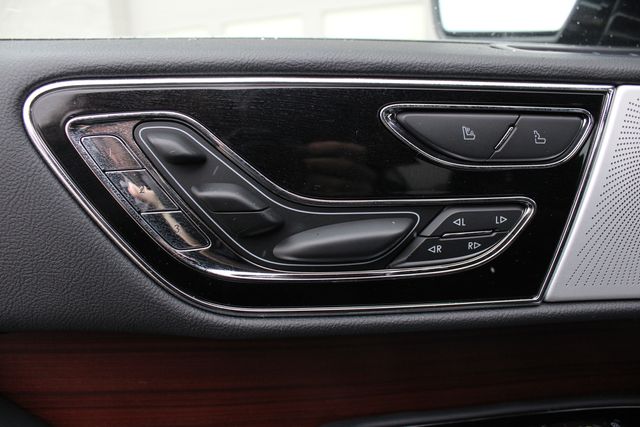 Used 2023 Black Lincoln Reserve image 3