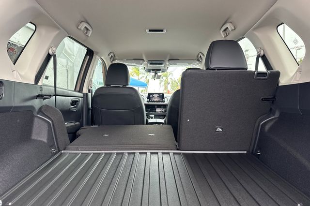 2026 Nissan Rogue SV - Photo 12