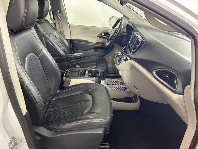 2019 Chrysler Pacifica Touring L 35