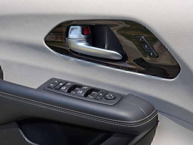 Used 2024 Chrysler Pacifica Van