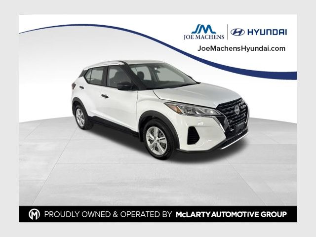 White (Fresh Powder) 2025 Nissan Kicks Play SUV / Crossover Front-Wheel Drive Continuously Variable Transmission