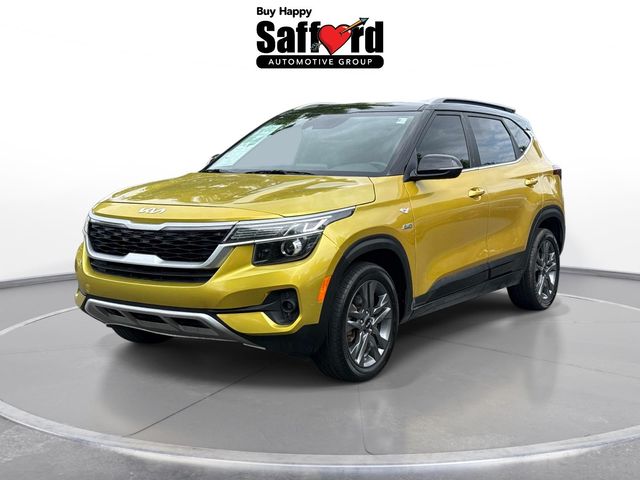 Yellow 2022 Kia Seltos S AWD SUV / Crossover All-Wheel Drive Continuously Variable Transmission