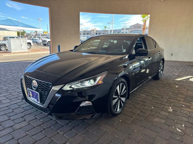 Super Black Clearcoat 2022 Nissan Altima Sedan Front-Wheel Drive Continuously Variable Transmission