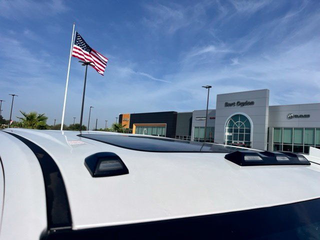 Used 2024 White GMC Denali Ultimate image 7