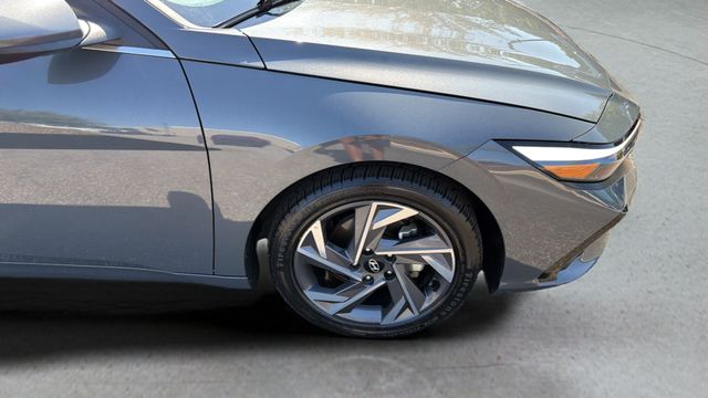 Used 2025 Gray Hyundai SEL Convenience image 34