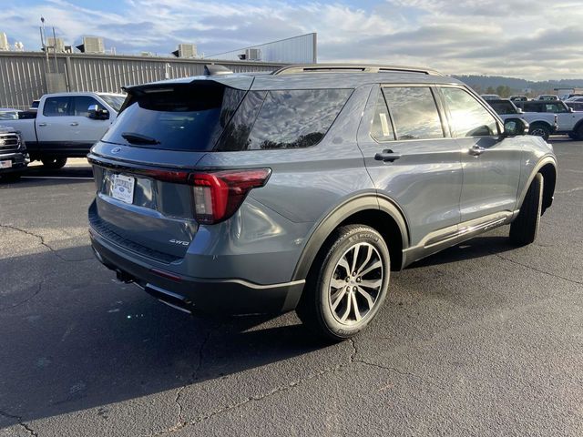 2025 Ford Explorer ST-Line 3