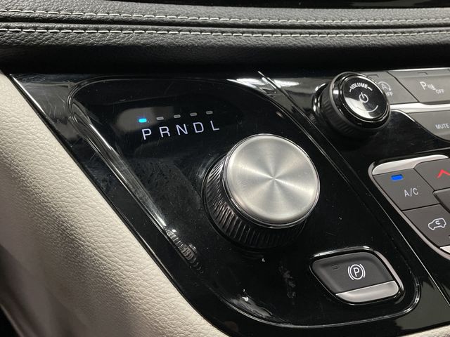 2023 Chrysler Pacifica Touring L photo