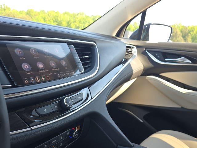 2022 Buick Enclave Essence:C02611