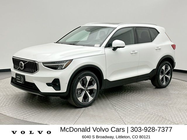 Crystal White Pearl 2025 Volvo XC40 B5 Plus Bright Theme AWD SUV / Crossover All-Wheel Drive Automatic