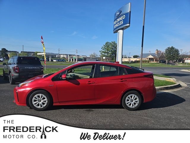 Red 2019 Toyota Prius L Eco FWD Hatchback Front-Wheel Drive Continuously Variable Transmission