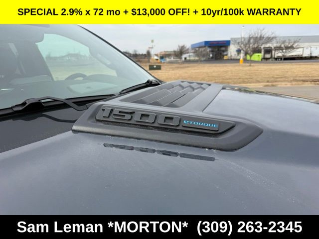 View vehicle photo 4