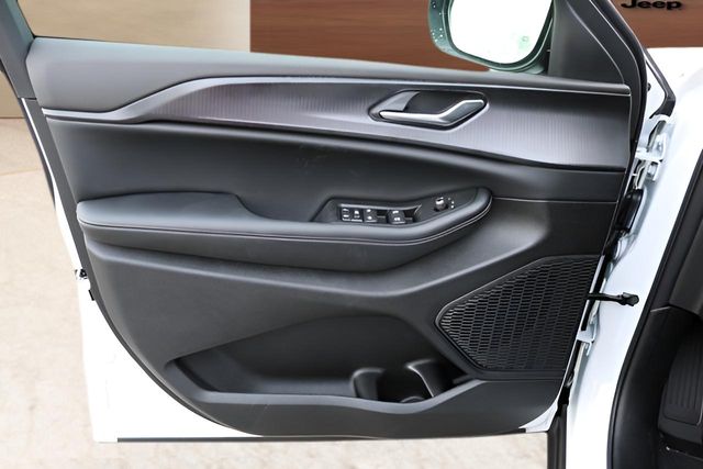 New Car 2025 Jeep Grand Cherokee L  Laredo X For Sale Under $35,000 In Austin, Texas