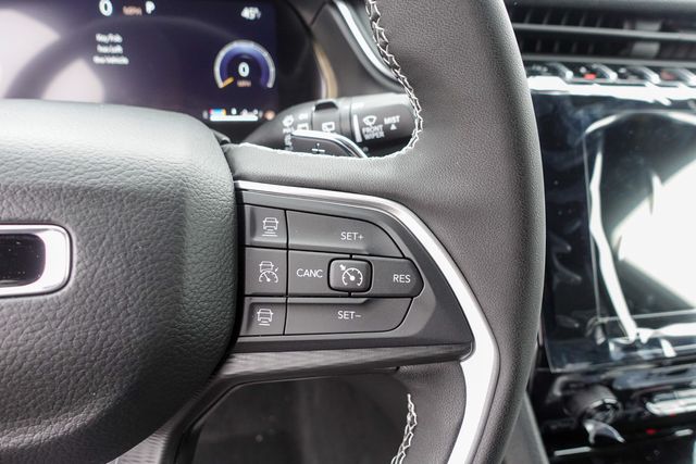 new 2025 Jeep Grand Cherokee car, priced at $40,720