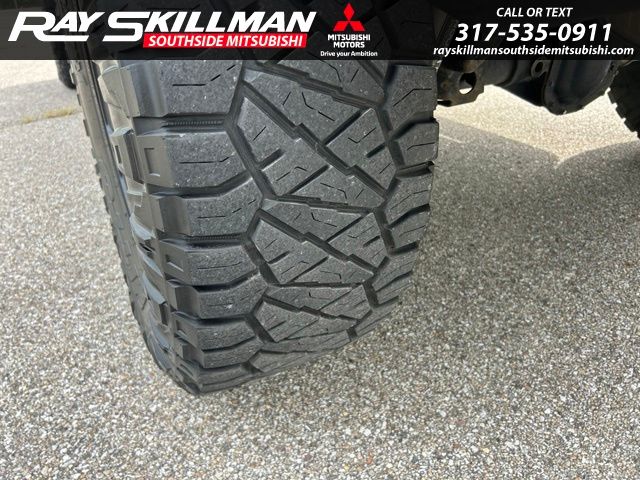 Used 2019 White Jeep Unlimited Sahara image 13