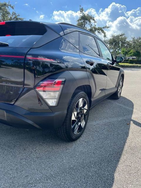 Used 2025 Black Hyundai SEL image 10