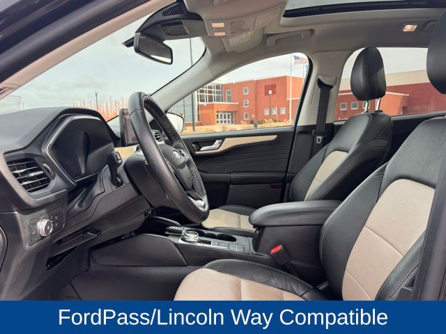 2022 Ford Escape Titanium