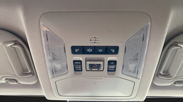 Used 2020 White Toyota XLE Premium image 37