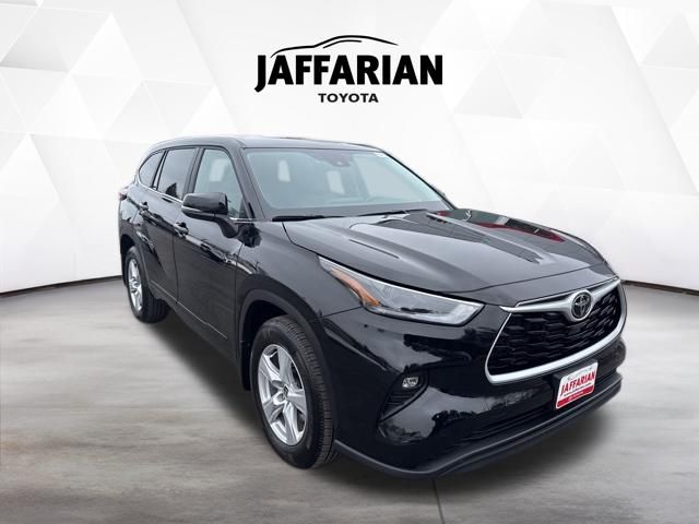 2025 Toyota Highlander LE AWD
