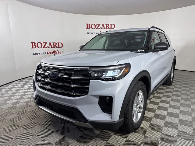 2025 Space White Metallic Ford Explorer Active RWD SUV