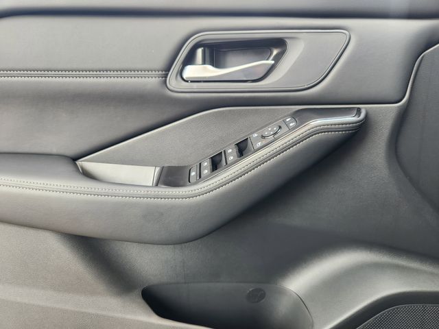 2026 Nissan Rogue SV photo 16