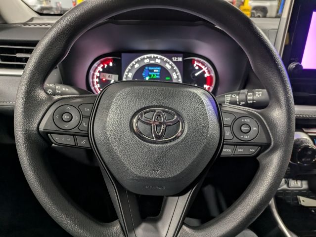 2024 Toyota RAV4 XLE 15