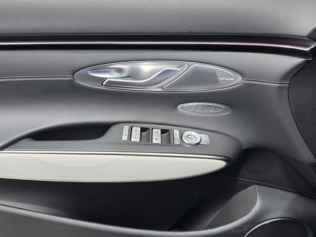 2027 Genesis Gv70