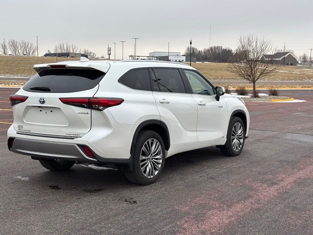 2021 Toyota Highlander Hybrid Platinum