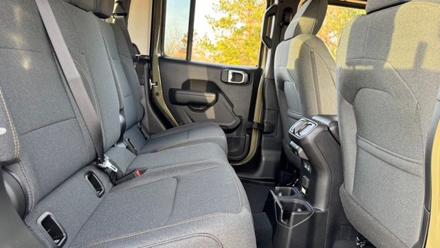 new 2025 Jeep Gladiator car, priced at $40,525