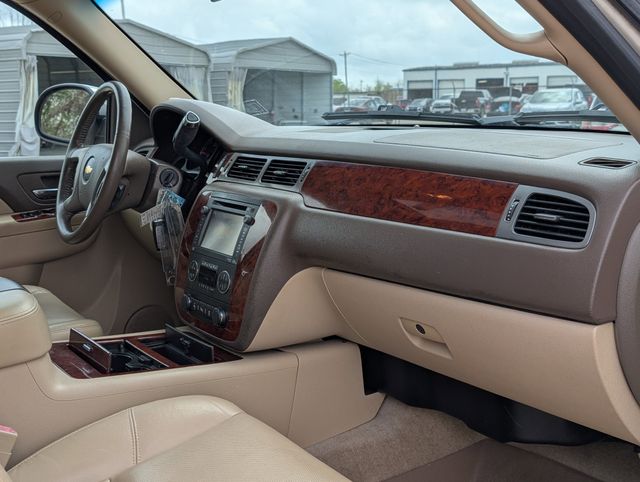 Used 2014 White Chevrolet LTZ image 26