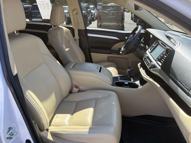 2019 Toyota Highlander - Image 29