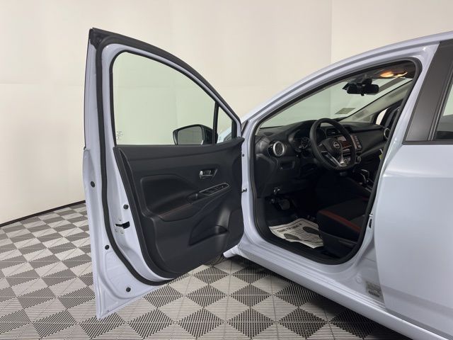 2025 Nissan Versa 1.6 SR 16