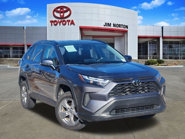 2024 Toyota RAV4 XLE's photo