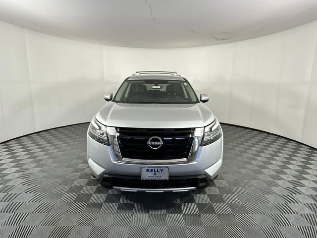 2023 Nissan Pathfinder SL 4WD's photo