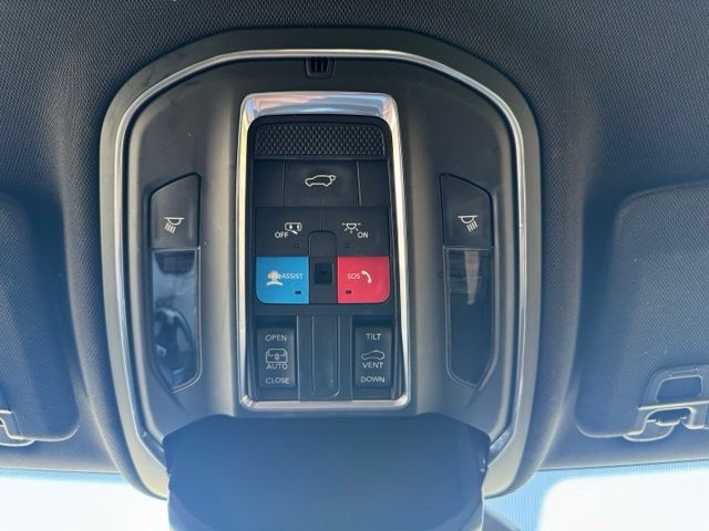 Used 2022 White Jeep Altitude image 31