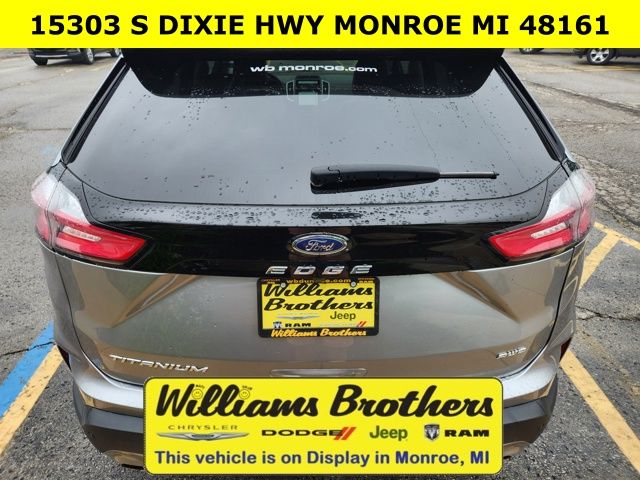 2024 Ford Edge Titanium - Silver Metallic exterior view 4