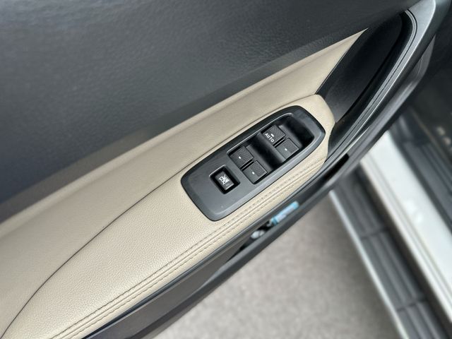 Used 2019 White Ford Lariat image 14