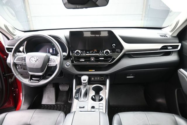 Used 2023 Toyota Highlander SUV