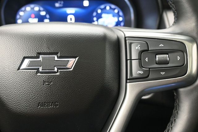 Used 2023 Gray Chevrolet Z71 image 29