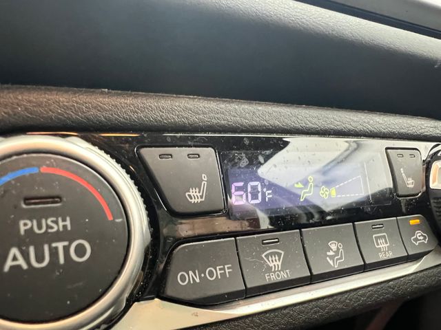 2020 Brilliant Silver Metallic Nissan Versa 1.6 SR FWD Sedan