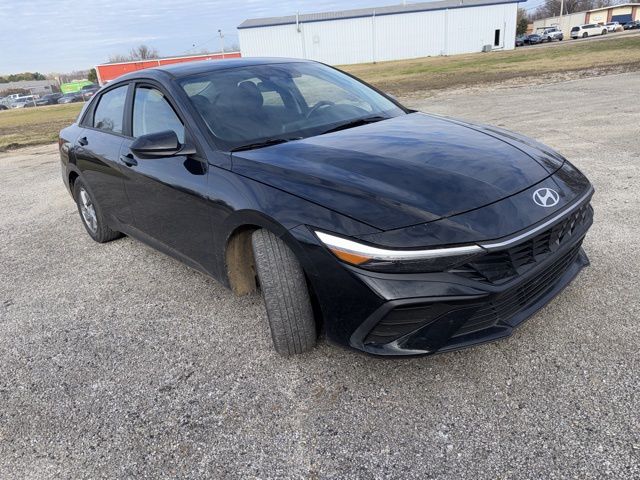 2024 Hyundai Elantra SE FWD