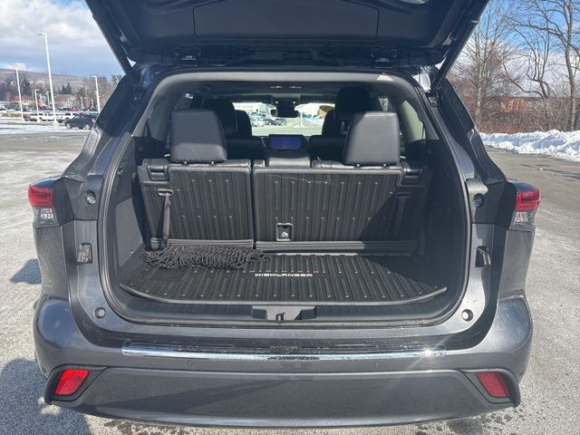 used 2023 Toyota Highlander car, priced at $39,529