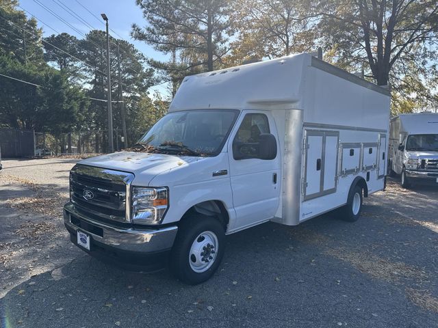 2026 Ford E-Series DRW E-450 Super Duty 158 in WB's photo