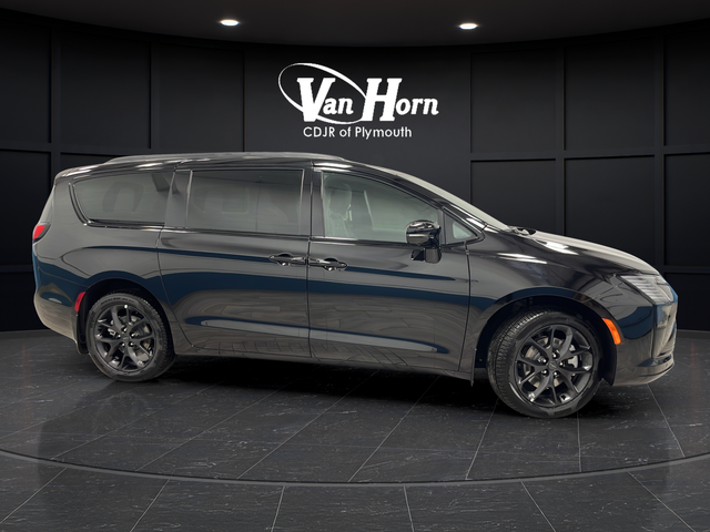 New 2027 Diamond Black Crystal Pearlcoat Chrysler Limited image 8