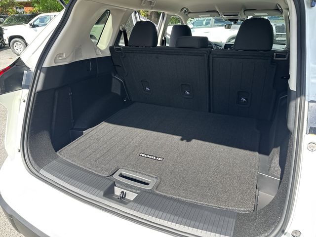 Used 2026 White/off-white Nissan S image 12
