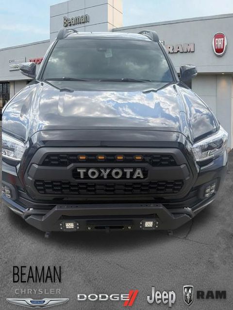 Midnight Black Metallic 2022 Toyota Tacoma Pickup Truck Four-Wheel Drive 6-Speed Automatic