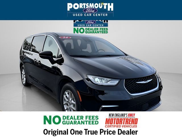 Diamond Black Crystal Pearlcoat 2024 Chrysler Pacifica Touring L FWD Minivan Front-Wheel Drive 9-Speed Automatic