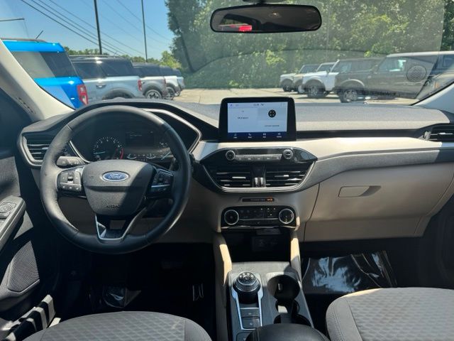 Used 2022 White Ford SE image 16