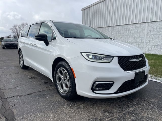 Bright White Clearcoat 2024 Chrysler Pacifica Limited FWD Minivan Front-Wheel Drive 9-Speed Automatic