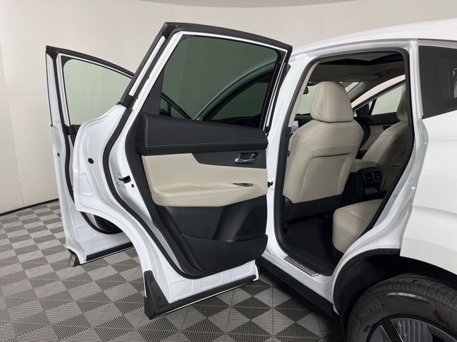 2025 Everest White Pearl Tricoat Nissan Murano SL AWD SUV