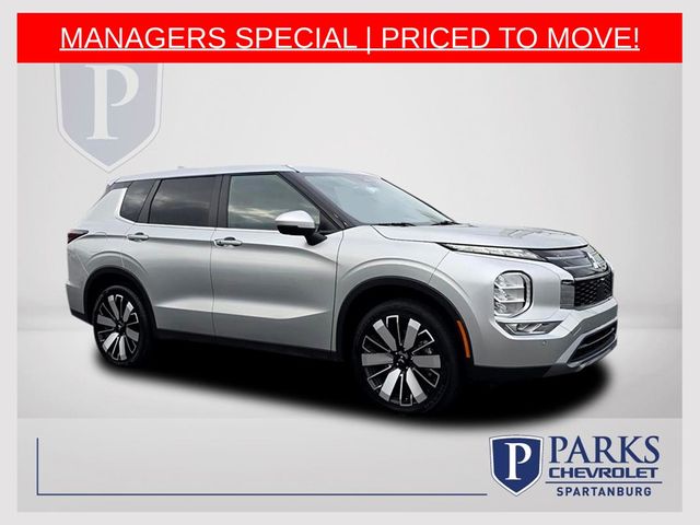 Silver 2025 Mitsubishi Outlander SE FWD SUV / Crossover Front-Wheel Drive Continuously Variable Transmission